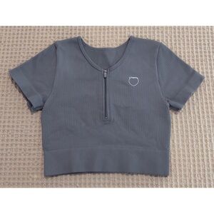 Peachy 🍑 Bunz Crop Workout Top